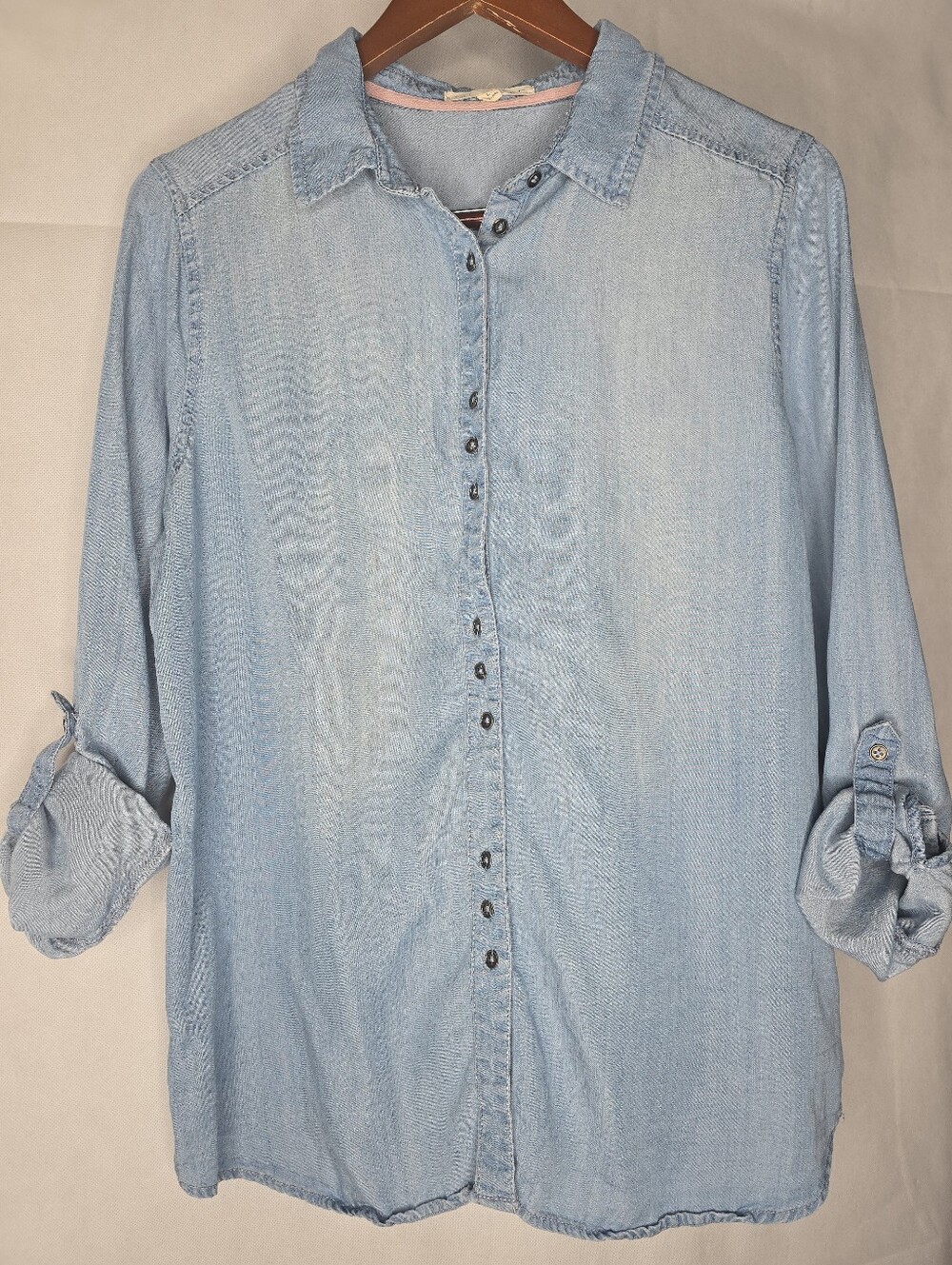 Hint of Mint Chambray Shirt Blue White Lace Back Panel Button Front Roll Tab L